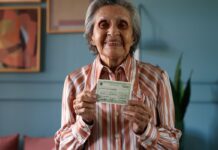 Campanha incentiva voto de quem tem mais de 70 anos Campanha incentiva voto de quem tem mais de 70 anos