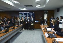 Comissão aprova MP da taxa das blusinhas: texto segue a plenários Comissão aprova MP da taxa das blusinhas: texto segue a plenários