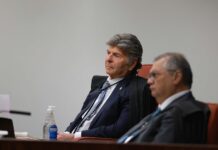 Fux derruba decisão de Dino e suspende posts envolvendo Flávio Bolsonaro e Nossa Senhora Fux derruba decisão de Dino e suspende posts envolvendo Flávio Bolsonaro e Nossa Senhora