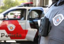 Homem é preso após confessar ter matado namorado em apartamento em São Paulo Homem é preso após confessar ter matado namorado em apartamento em São Paulo