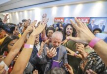 Lula lidera com folga no Nordeste, mas enfrenta resistência entre evangélicos Lula lidera com folga no Nordeste, mas enfrenta resistência entre evangélicos
