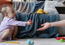Meu filho está atrasado? Saiba quais sinais observar desenvolvimento infantil