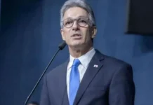 Pressionado a desistir e apoiar Flávio, Zema diz que levará candidatura até o fim #Acesse Política