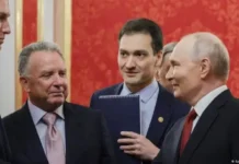 Putin recebe enviados de Trump em Moscou #Acesse Política