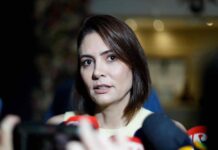 TRE-DF recua e libera propaganda de Michelle com imagem de Bolsonaro – CartaCapital TRE-DF recua e libera propaganda de Michelle com imagem de Bolsonaro – CartaCapital
