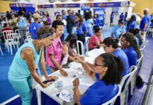 Viver Salvador nos Bairros chega à 15ª edição com quase 32 mil atendimentos realizados e expectativa de atender mais 1,2 mil pessoas neste sábado (5) Viver Salvador nos Bairros chega à 15ª edição com quase 32 mil atendimentos realizados e expectativa de atender mais 1,2 mil pessoas neste sábado (5)
