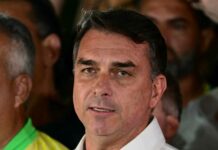 A ofensiva do PT para tornar Flávio Bolsonaro inelegível por 8 anos A ofensiva do PT para tornar Flávio Bolsonaro inelegível por 8 anos