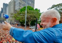 Ato pela reeleição de Lula leva milhares à Avenida Paulista Ato pela reeleição de Lula leva milhares à Avenida Paulista