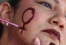 Aumentam agressões políticas em mês de luta contra violência à mulher Aumentam agressões políticas em mês de luta contra violência à mulher