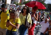 Brasileiros no exterior tentam reverter abstenção no 2º turno #Acesse Política