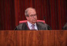 Corregedor eleitoral defende que debate sobre ‘Exército do Lula’ vá ao plenário do TSE Corregedor eleitoral defende que debate sobre 'Exército do Lula' vá ao plenário do TSE