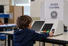 Criança desliga urna eletrônica durante votação e cria caos em seção eleitoral; saiba onde aconteceu – Imprensa Bahia Criança desliga urna eletrônica durante votação e cria caos em seção eleitoral; saiba onde aconteceu – Imprensa Bahia