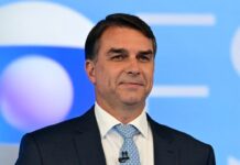 Flávio Bolsonaro diz confiar em inocência de PM acusado de matar Ana Clara Flávio Bolsonaro diz confiar em inocência de PM acusado de matar Ana Clara
