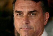 Flávio Bolsonaro foge para os EUA após descumprir ordem de Moraes Flávio Bolsonaro foge para os EUA após descumprir ordem de Moraes