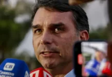 Flávio Bolsonaro pede investigação contra diretor da PF por favorecimento a Lula #Acesse Política