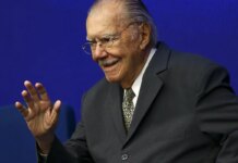 José Sarney recebe alta hospitalar após nove dias de internação José Sarney recebe alta hospitalar após nove dias de internação