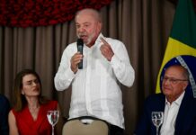 Lula avalia que combater a abstenção é o desafio da campanha no 2º turno Lula avalia que combater a abstenção é o desafio da campanha no 2º turno
