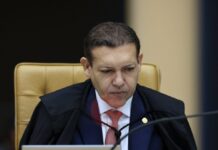 Nunes Marques suspende 20 publicações de Flávio Bolsonaro e aliados contra Lula Nunes Marques suspende 20 publicações de Flávio Bolsonaro e aliados contra Lula