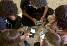Pesquisa mostra que 82% são contra crianças de até 3 anos com celular Pesquisa mostra que 82% são contra crianças de até 3 anos com celular