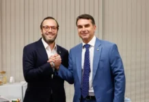 Senador mais jovem do Brasil reforça bancada que apoia Flávio Bolsonaro #Acesse Política
