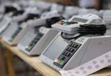 TSE suspende totalização dos votos após prorrogação da votação até 19h TSE suspende totalização dos votos após prorrogação da votação até 19h